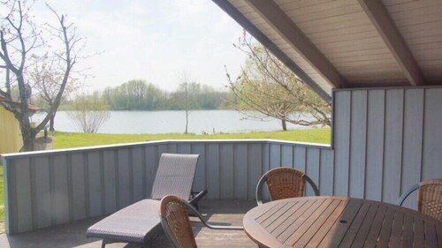 5 person vacation home with sauna, canoe and wonderful lake view in Otterndorf