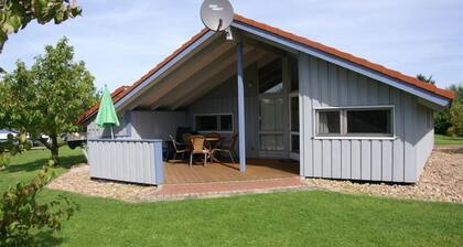 5 person vacation home with sauna, canoe and wonderful lake view in Otterndorf