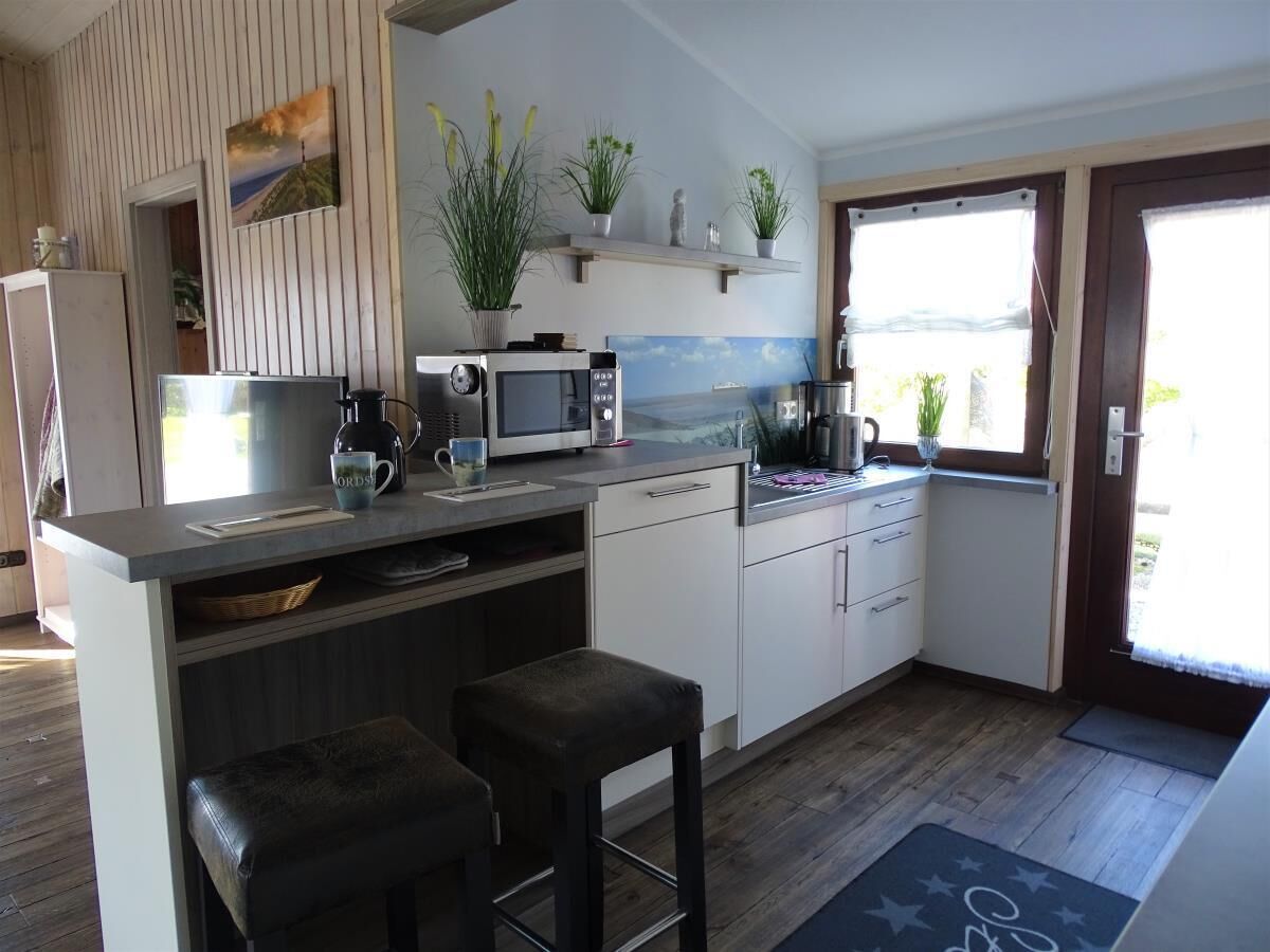 Kühlschrank, Ofen, Geschirrspüler, Wasserkocher mit Kaffee-/Teezubehör