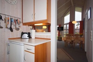 Fridge, oven, dishwasher, coffee/tea maker