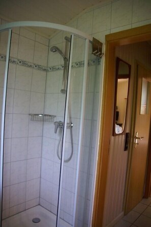 Shower, hair dryer - 5 person vacation home with two toilets in second row to the dike in Otterndorf (Otterndorf)