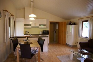 Dining - 5 person vacation home with two toilets in second row to the dike in Otterndorf (Otterndorf)