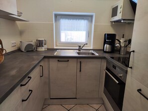 Fridge, oven, dishwasher, coffee/tea maker