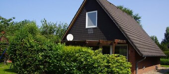 4 person vacation home with two showers and toilets in second row to the dike in Otterndorf