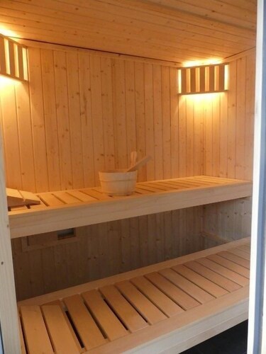 6 person vacation home with two showers and toilets, sauna, whirlpool and wood-burning stove in Otterndorf