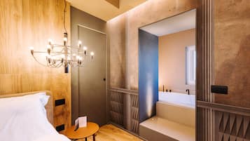 Panorama-suite | 1 soveværelse, minibar, pengeskab på værelset, individuel indretning