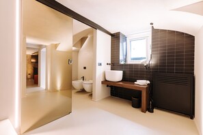 Luxury Suite | Bathroom | Separate tub and shower, jetted tub, hair dryer, bathrobes - Palazzo Giuditta (Monopoli)