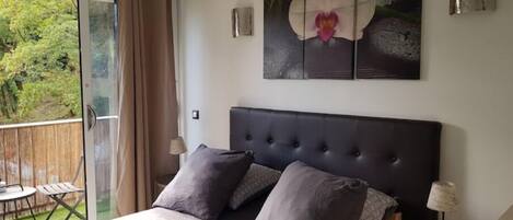 4 slaapkamers, een strijkplank/strijkijzer, gratis wifi, beddengoed