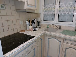 Fridge, microwave, oven, stovetop - Pleasant apartment for 6 people, balcony 50m from the sea (Saint-Jean-de-Monts)