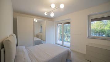 Classic Apartment | 2 bedrooms, desk, WiFi
