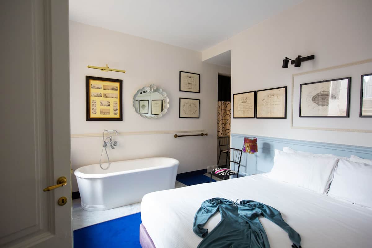 1 bedroom, in-room safe, free WiFi, bed sheets