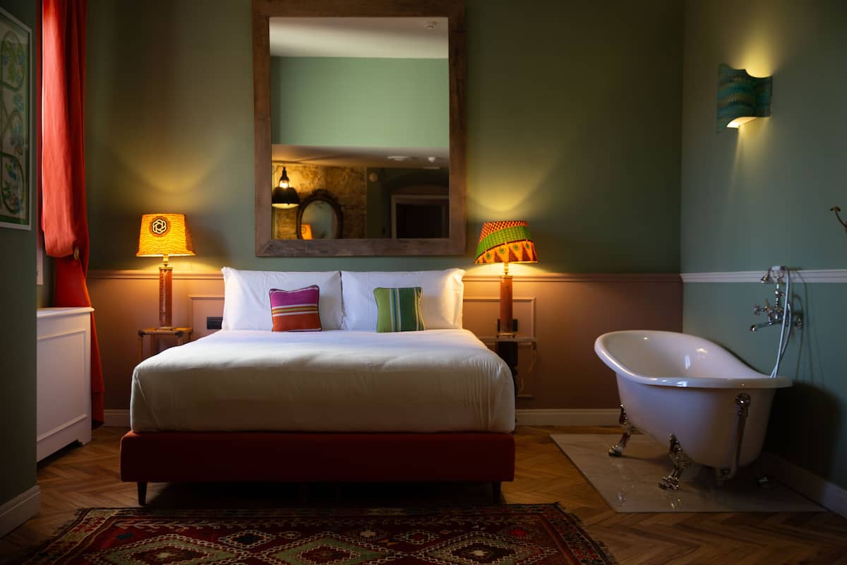 1 bedroom, in-room safe, free WiFi, bed sheets
