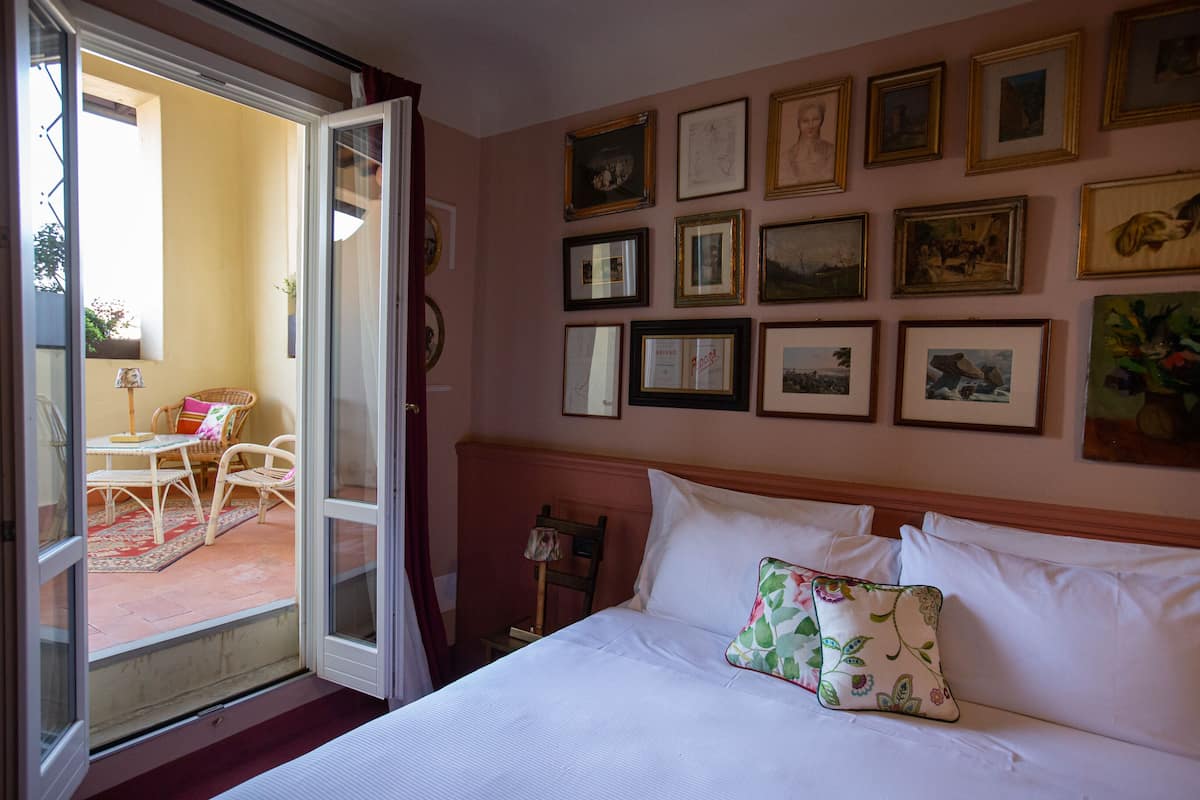 1 bedroom, in-room safe, free WiFi, bed sheets