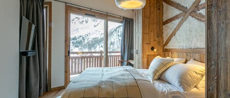 5 bedrooms, desk, free WiFi, bed sheets