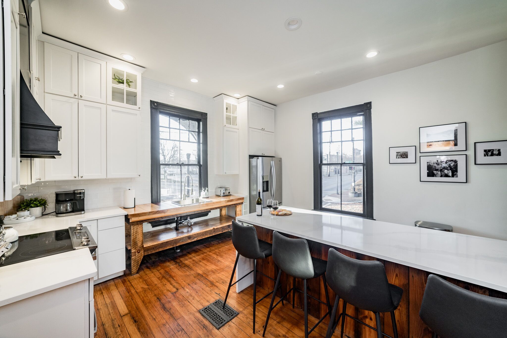 Jääkaappi, mikroaaltouuni, uuni, astianpesukone