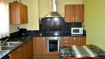 Microondas, horno, placa de cocina, lavavajillas