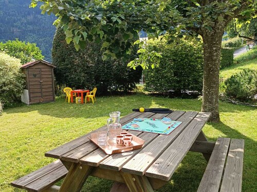 Quiet apartment with garden, 5 min from center, 6 people, parking