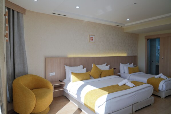 Deluxe Triple Room | 1 bedroom, Egyptian cotton sheets, premium bedding, pillowtop beds