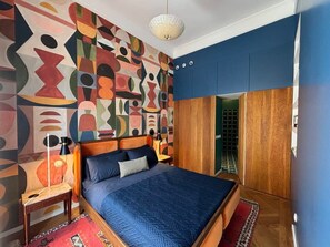 1 bedroom, iron/ironing board, WiFi - Artsy Gem | Colorful 1BR home in Antón Martín (Madrid)