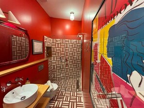 Shower, hair dryer, towels - Artsy Gem | Colorful 1BR home in Antón Martín (Madrid)