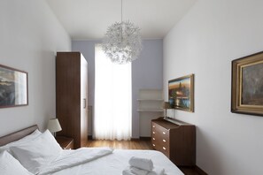 3 bedrooms, iron/ironing board, travel cot, free WiFi - Re Umberto Luxury Apartment - City Center - Private Parking (Torino)