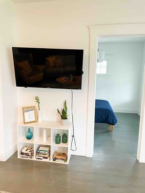 2 slaapkamers, een strijkplank/strijkijzer, gratis wifi, beddengoed