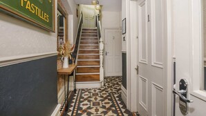 Interior - York One Bedroom Apartment with outdoor area (York)