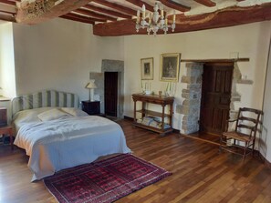 5 habitaciones, wifi gratis y ropa de cama