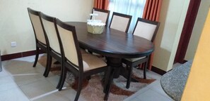 Dining - Lux Suites Sunset Holiday Apartments (Mombasa)