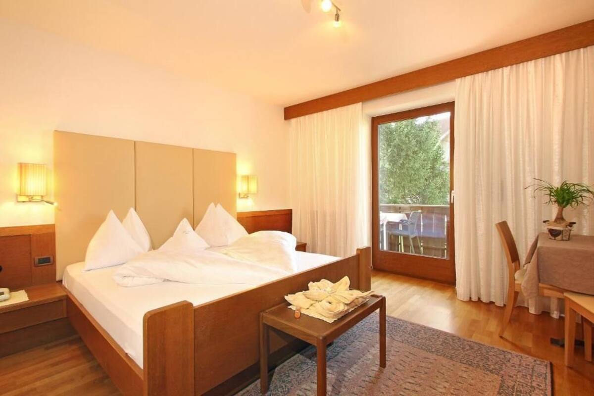 Standard Double Room | Desk, soundproofing, WiFi (free), bed sheets
