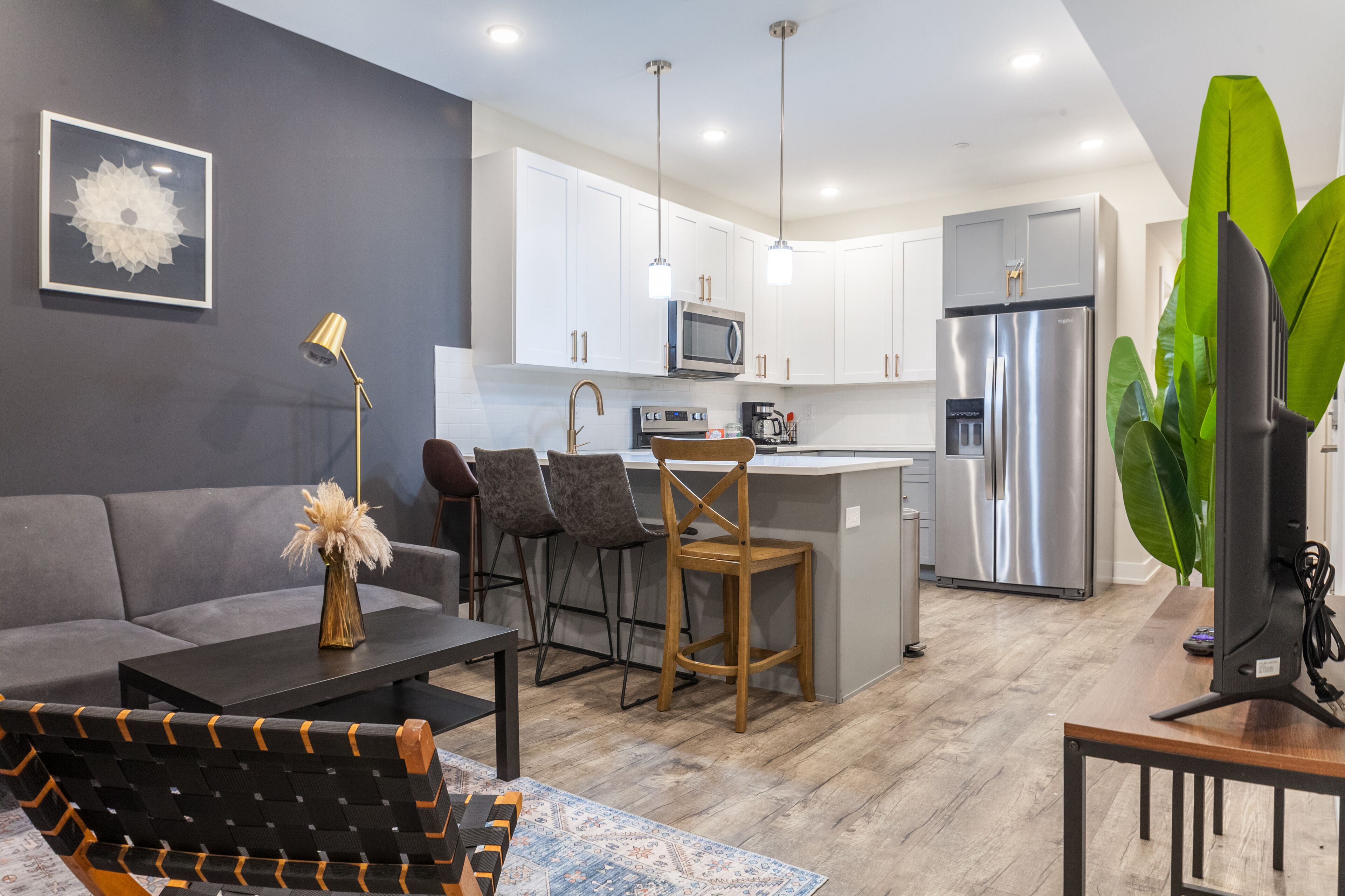 This apartment is a 3 bedroom(s), 3 bathrooms, located in Philadelphia, PA.