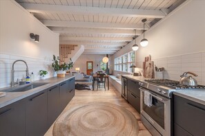 Geladeira, fogão, cooktop, lava-louças