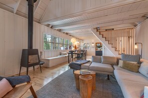 Fireplace, books, stereo - Modern cabin retreat! Cozy, scenic, and serene! (Carnelian Bay)