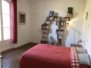 5 bedrooms, travel cot, free WiFi