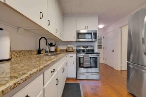 Fridge, microwave, oven, stovetop - Talquin Triangle: Lakefront - A frame - Fire Pit (Quincy)