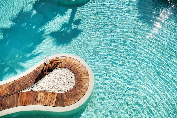 Piscine couverte, piscine extérieure (ouverte en saison)