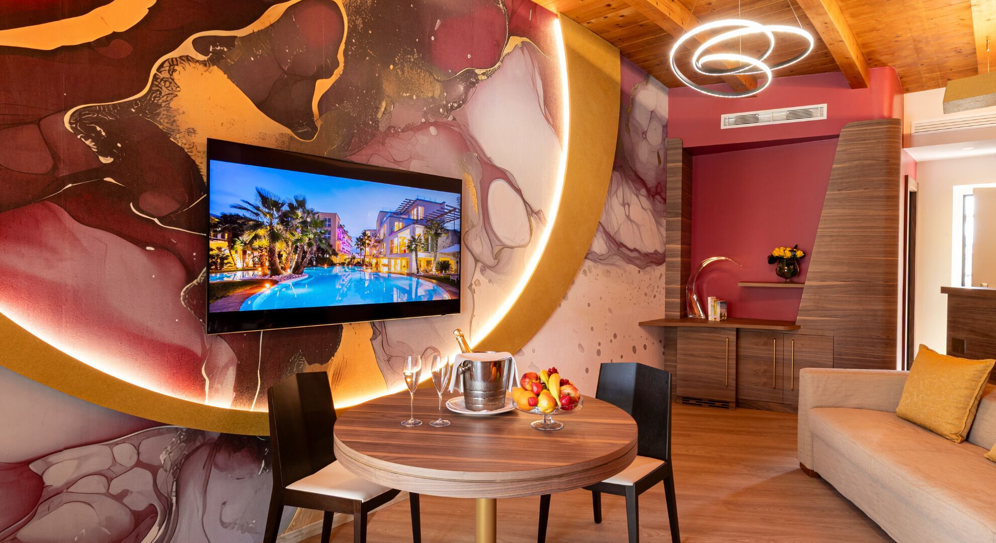 Premium Suite | Minibar, in-room safe, soundproofing, free WiFi