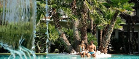 Piscine couverte, piscine extérieure (ouverte en saison)