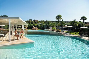 Indendørs pool, sæsonbestemt udendørs pool