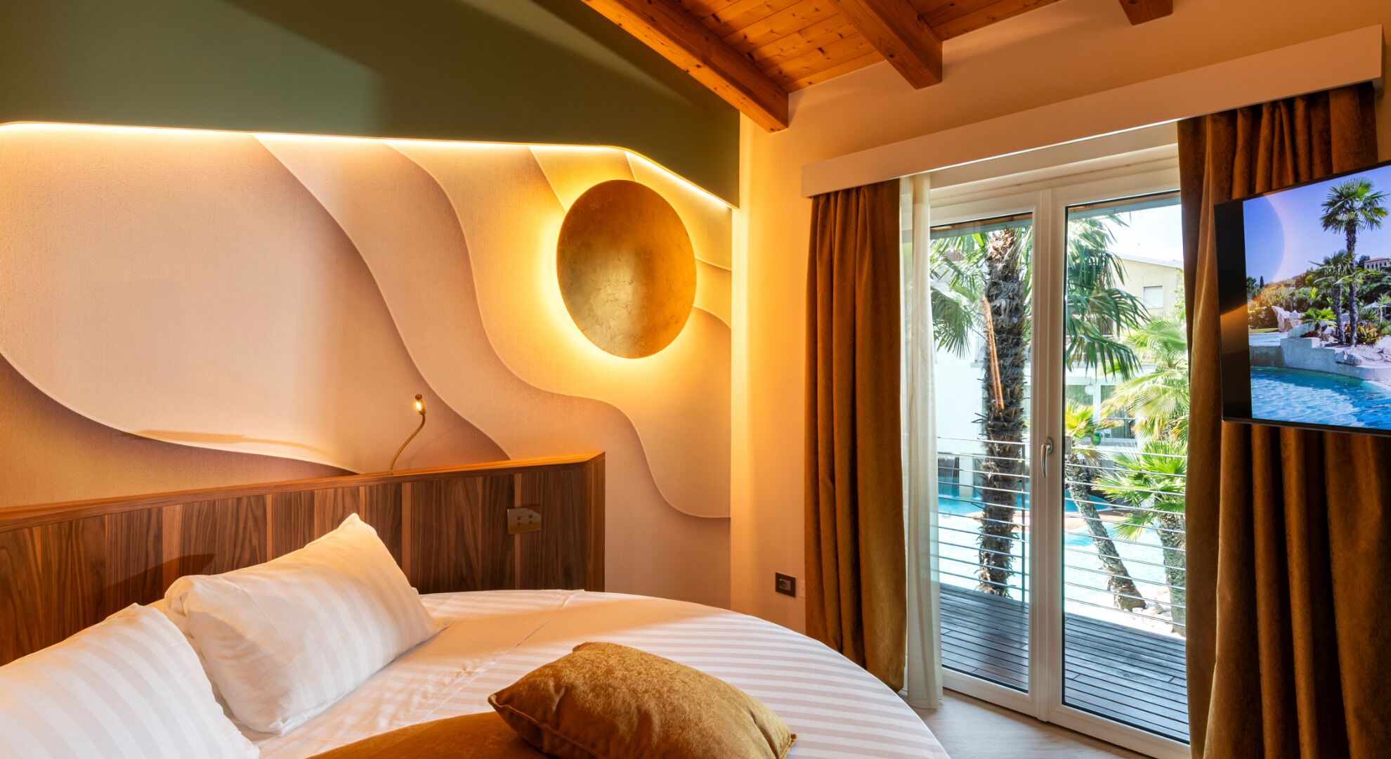 Premium Suite | Minibar, in-room safe, soundproofing, free WiFi