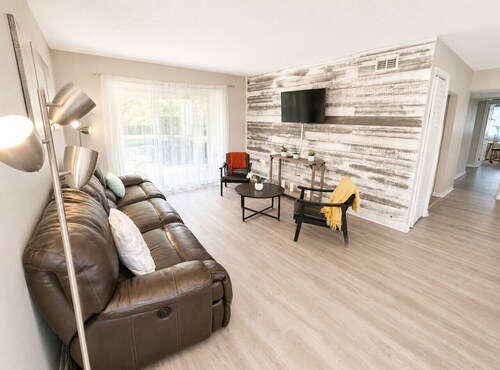 Unwind Cottage | Furnished 3BR | Pet-Friendly | Midterm Rental |  Yard + Patio