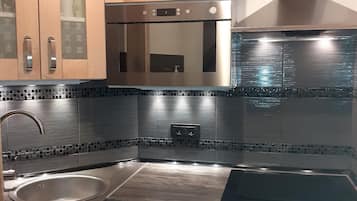 Réfrigérateur, micro-ondes, four, lave-vaisselle