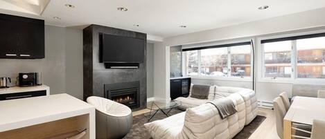 Télévision, cheminée