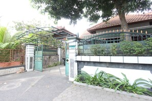 Exterior - OYO Life 93247 Pondok Pariwisata (Mataram)