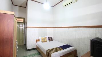 Deluxe Double Room | Desk, free WiFi, bed sheets