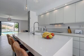 Private kitchen - Luxury Vacation Villa in the Heart of Marbella" Villa Sagitario (Marbella)