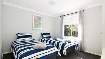 3 bedrooms, bed sheets