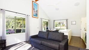 TV - Beau Villa - Two bedroom Villa on golf course (Kangaroo Valley)