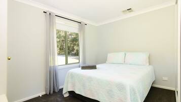 3 bedrooms, bed sheets