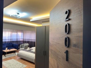 Deluxe Room | 1 bedroom, Egyptian cotton sheets, premium bedding, minibar